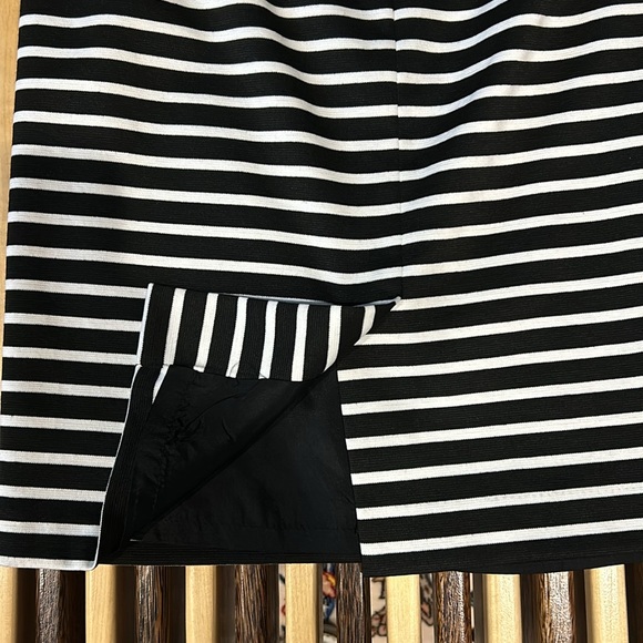 NWT Saks Fifth Avenue Black Label Skirt - Size 8 - Picture 4 of 5